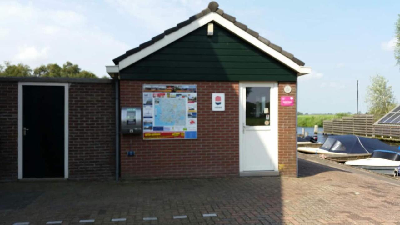 Boat Ella - Kamperen Op Het Water -Niet Om Mee Te Varen -Read Host Profile-Lees Hostprofiel Jutrijp Luaran gambar