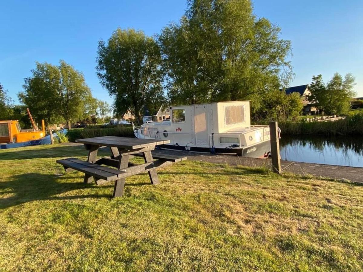 Boat Ella - Kamperen Op Het Water -Niet Om Mee Te Varen -Read Host Profile-Lees Hostprofiel Jutrijp Luaran gambar