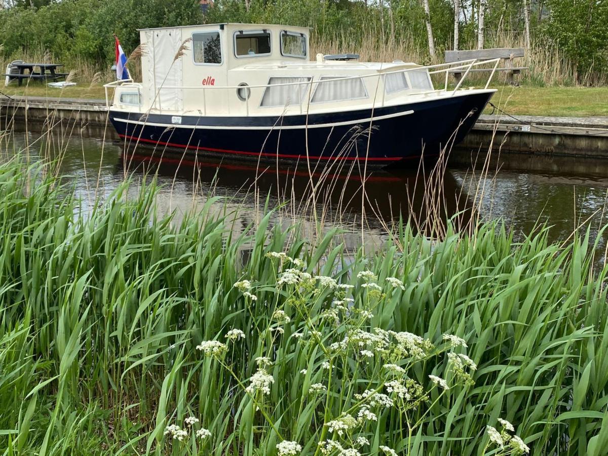 Boat Ella - Kamperen Op Het Water -Niet Om Mee Te Varen -Read Host Profile-Lees Hostprofiel Jutrijp Luaran gambar